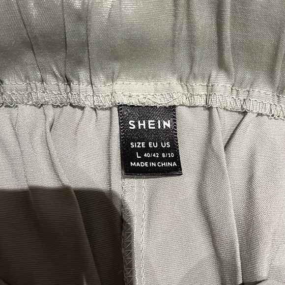 Green slanted belt pocket pants - Picture 2 of 2